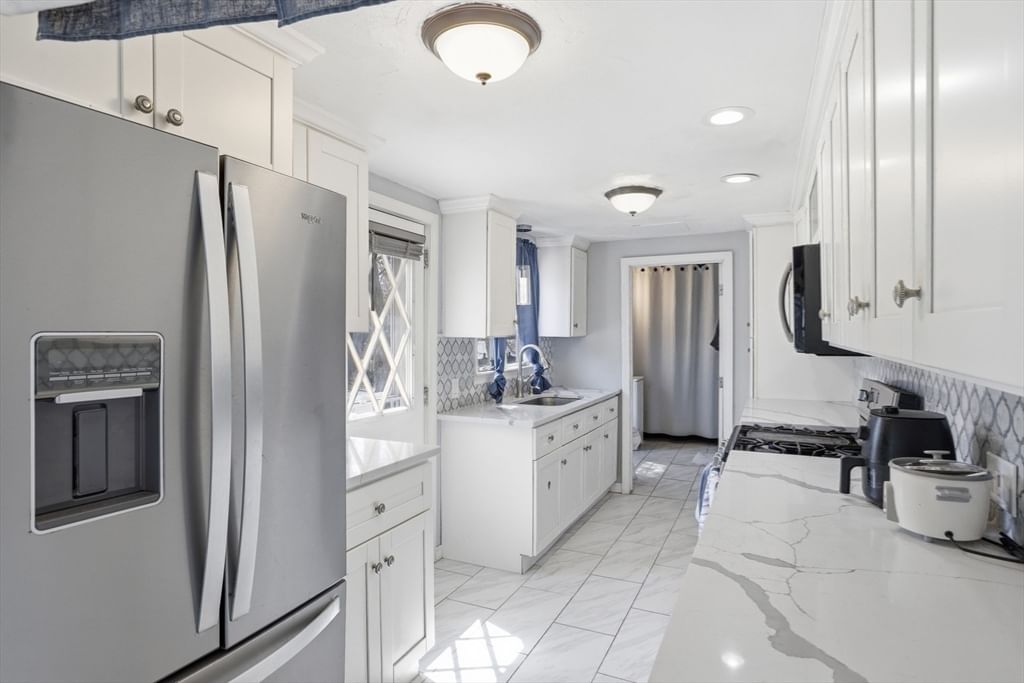 107 Pond St Rockland — Photo 13 of 42