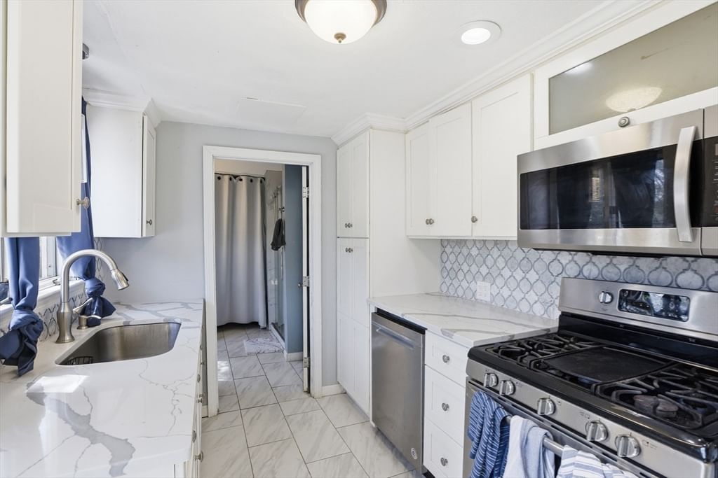 107 Pond St Rockland — Photo 15 of 42