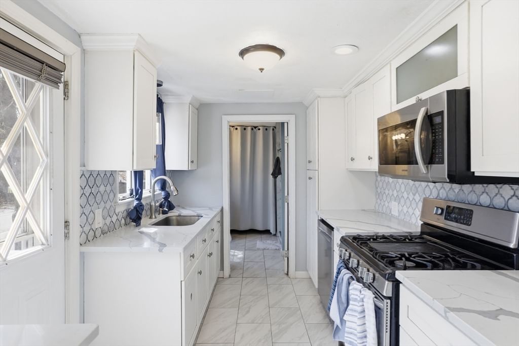 107 Pond St Rockland — Photo 16 of 42