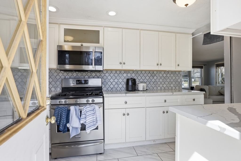107 Pond St Rockland — Photo 17 of 42