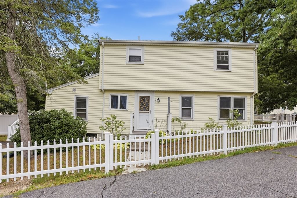 107 Pond St Rockland — Photo 2 of 42