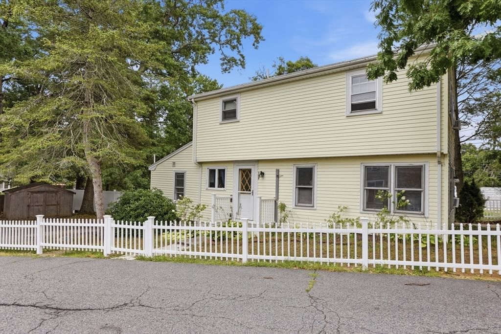 107 Pond St Rockland — Photo 3 of 42