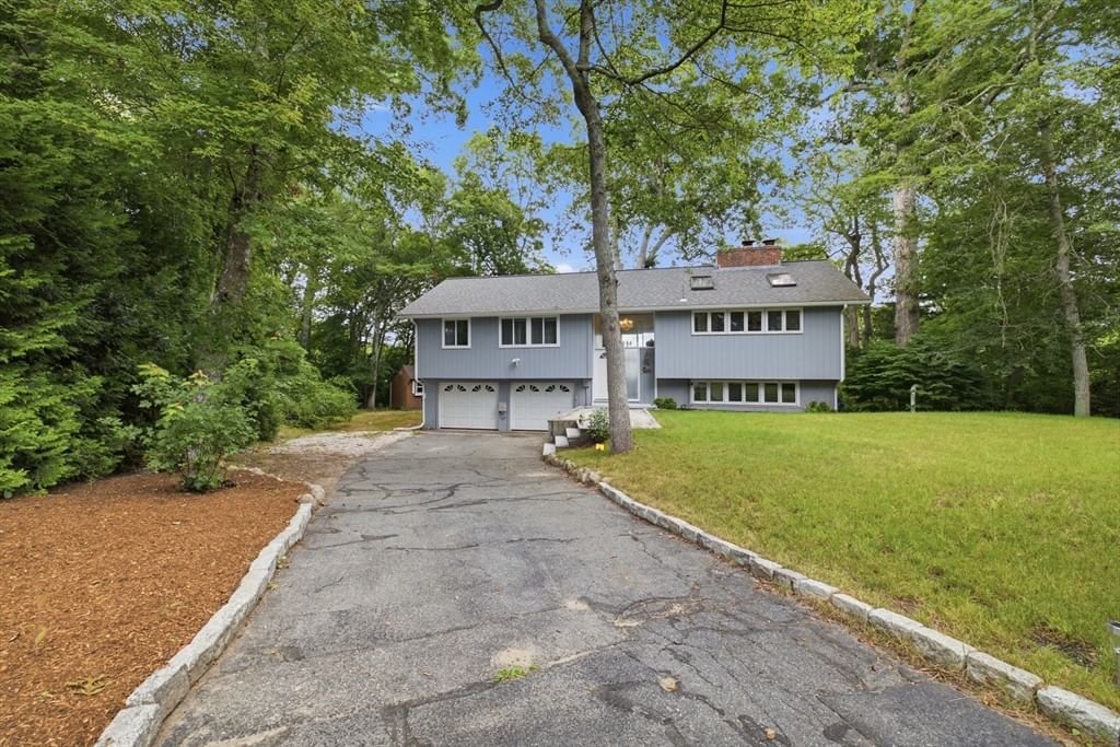 79 Pond Cir Mashpee — Photo 2 of 29