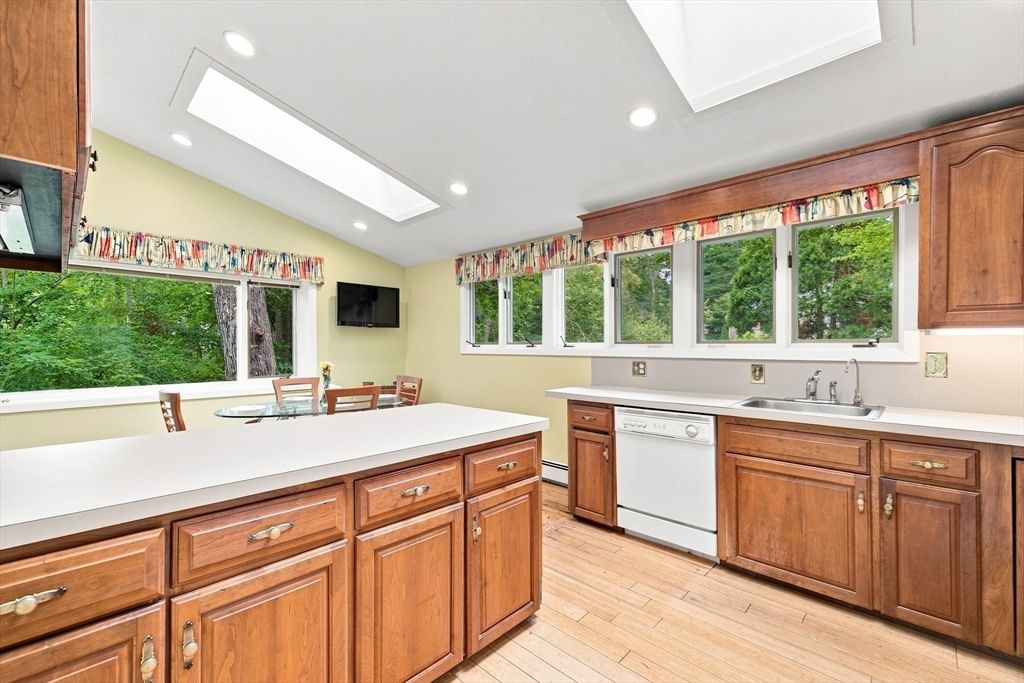 79 Pond Cir Mashpee — Photo 3 of 29