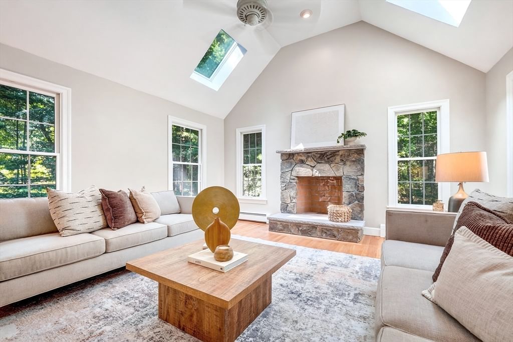 26 Sweeney Ridge Rd Bedford — Photo 3 of 39