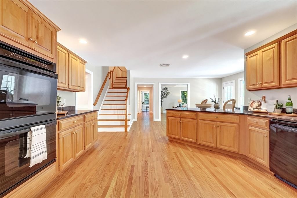 26 Sweeney Ridge Rd Bedford — Photo 5 of 39