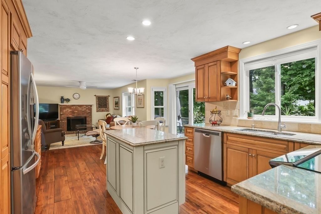 82 Achilles Way North Attleboro — Photo 2 of 36