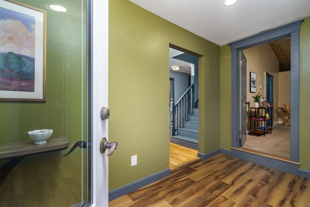 102 Overlook Rd Westminster — Photo 3 of 41