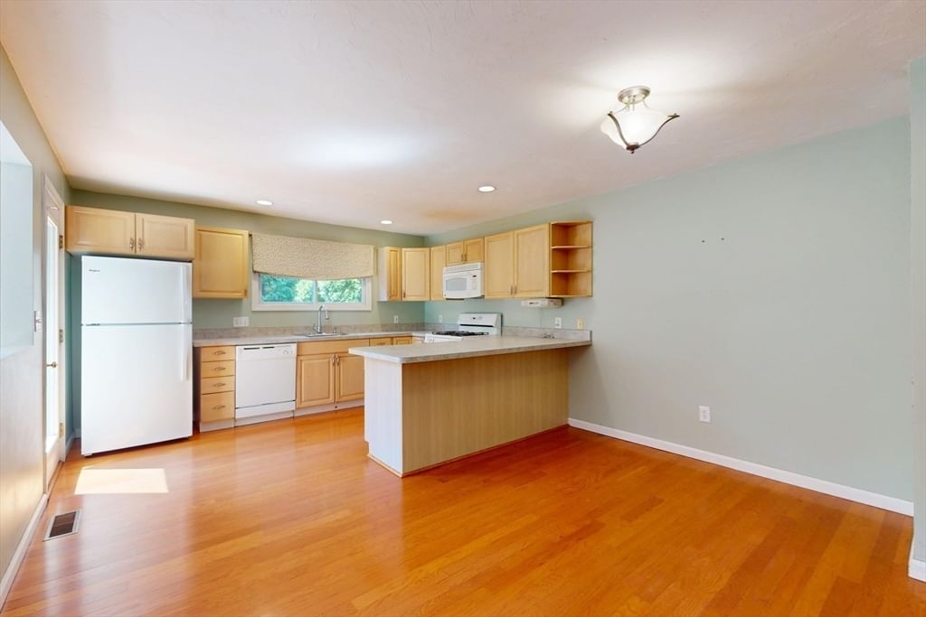 98 Algonquin Tr #98 Ashland — Photo 8 of 30