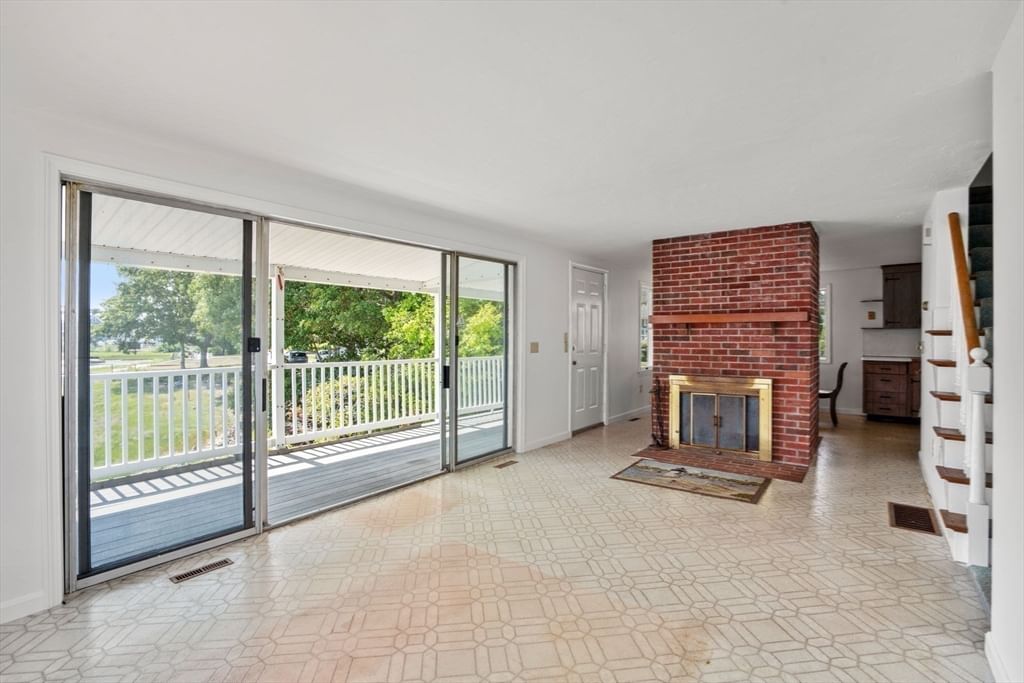 584 Circuit Ave Bourne — Photo 15 of 38