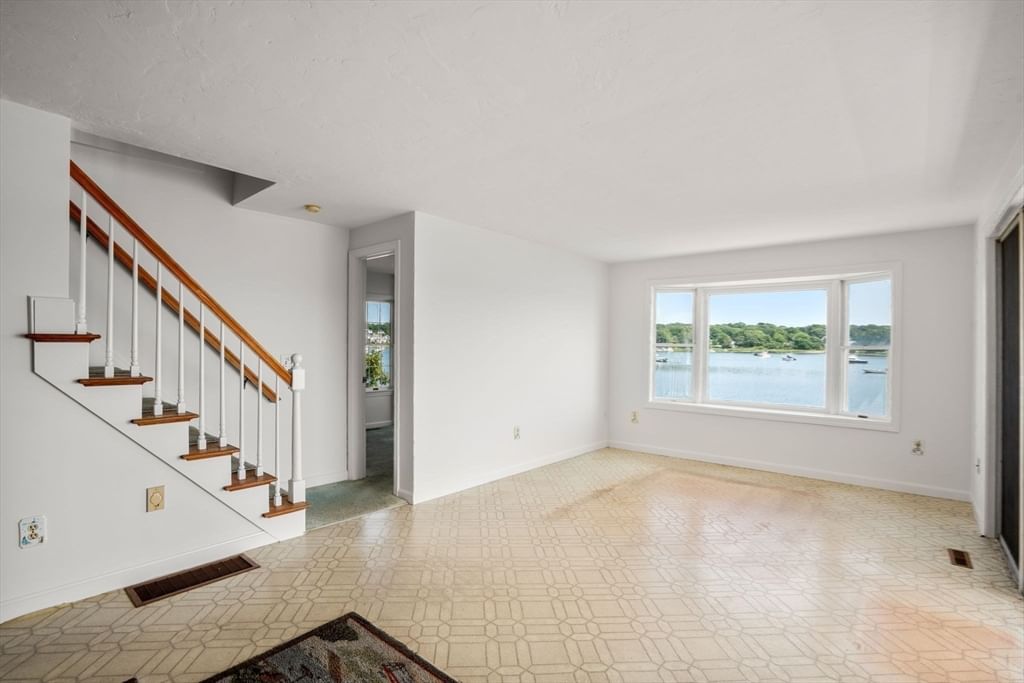 584 Circuit Ave Bourne — Photo 17 of 38