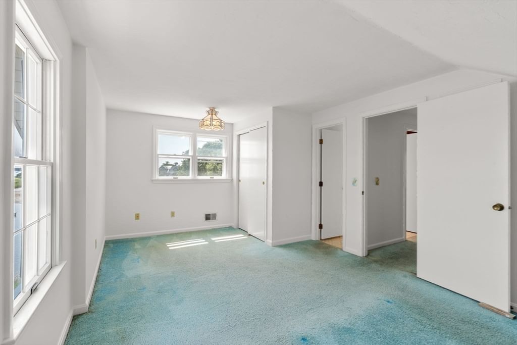584 Circuit Ave Bourne — Photo 19 of 38