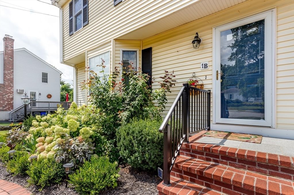 1 E Wood St #B Milford — Photo 6 of 22