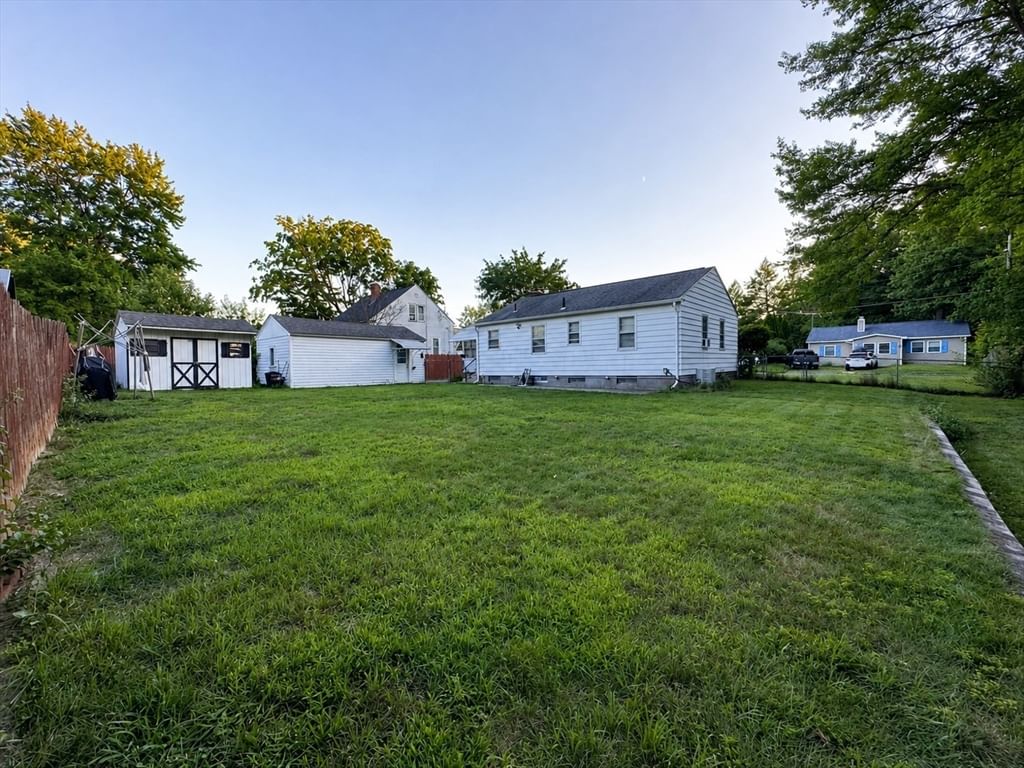 39 Lawnwood St Springfield — Photo 16 of 17