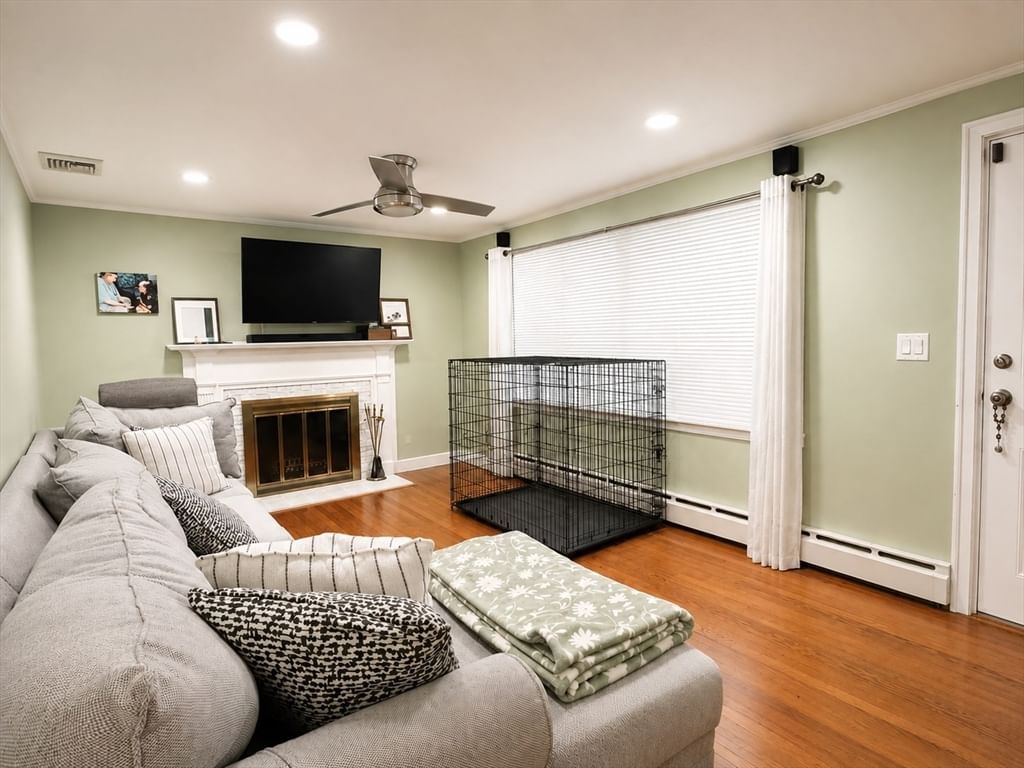 39 Lawnwood St Springfield — Photo 6 of 17