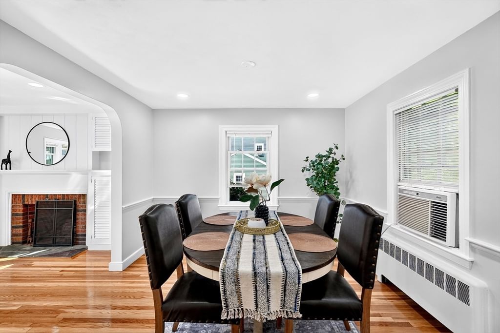 12 Fisher Terrace Woburn — Photo 10 of 28