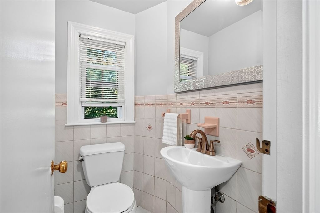 12 Fisher Terrace Woburn — Photo 13 of 28