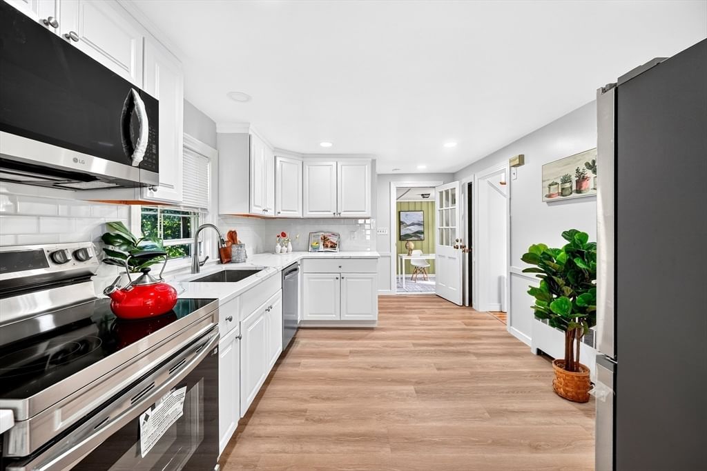 12 Fisher Terrace Woburn — Photo 8 of 28