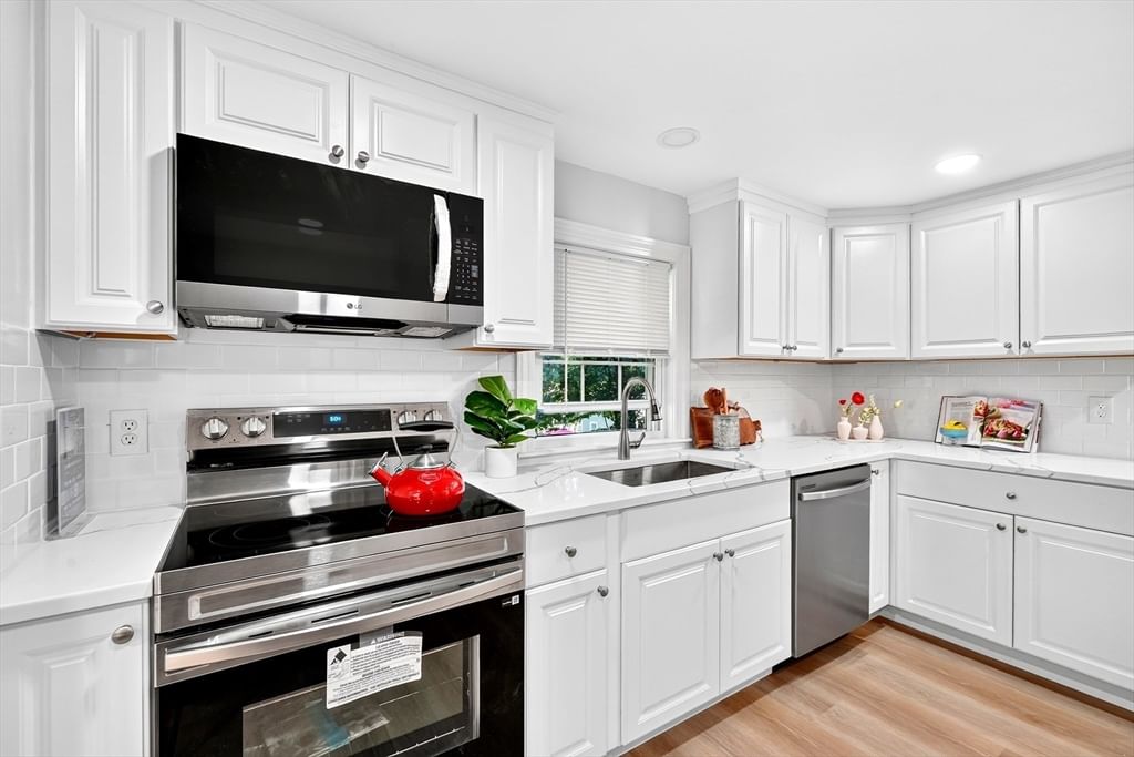 12 Fisher Terrace Woburn — Photo 9 of 28
