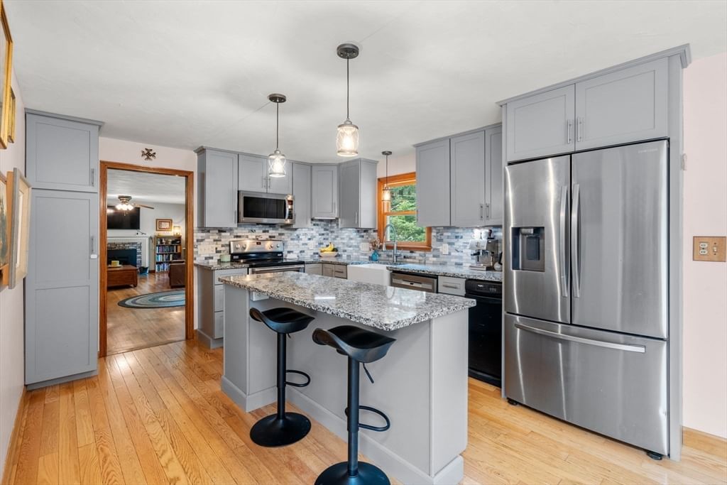 202 Franklin St Halifax — Photo 4 of 40