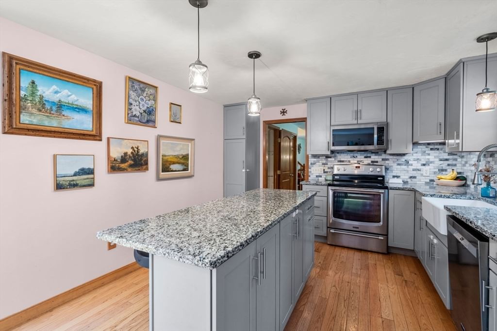 202 Franklin St Halifax — Photo 9 of 40