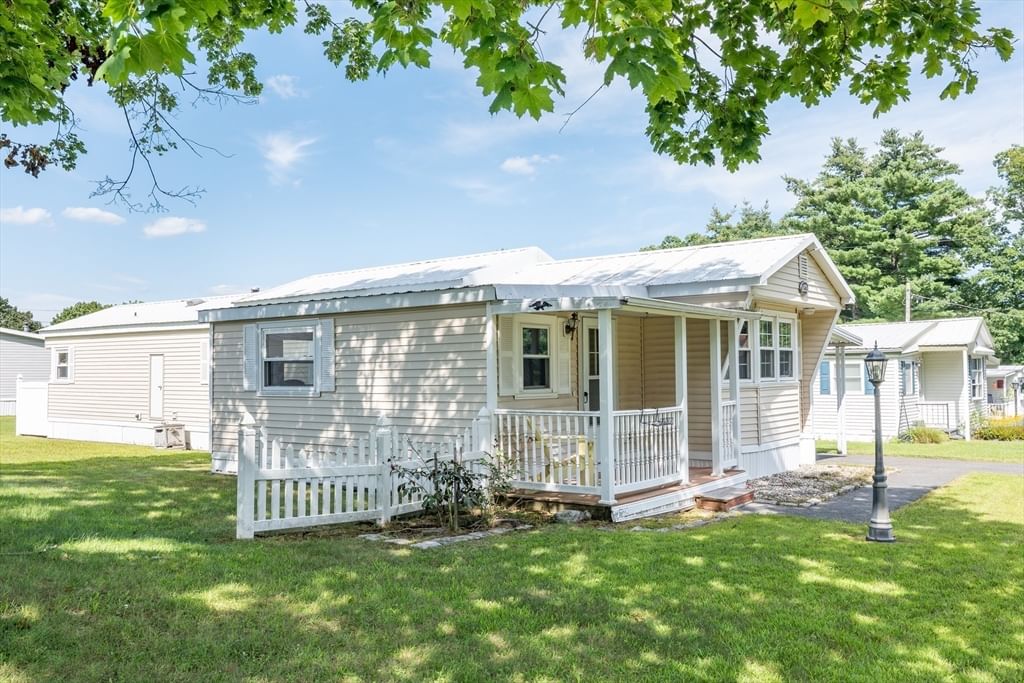 281 Chauncey Walker St #153 Belchertown — Photo 3 of 28