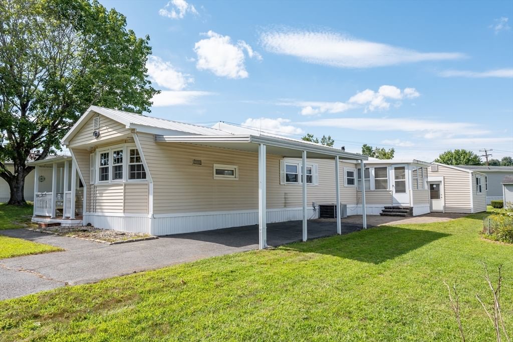 281 Chauncey Walker St #153 Belchertown — Photo 4 of 28