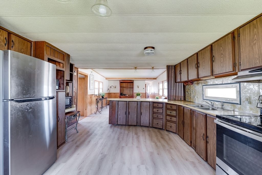 281 Chauncey Walker St #153 Belchertown — Photo 5 of 28