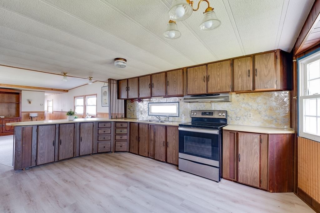 281 Chauncey Walker St #153 Belchertown — Photo 6 of 28