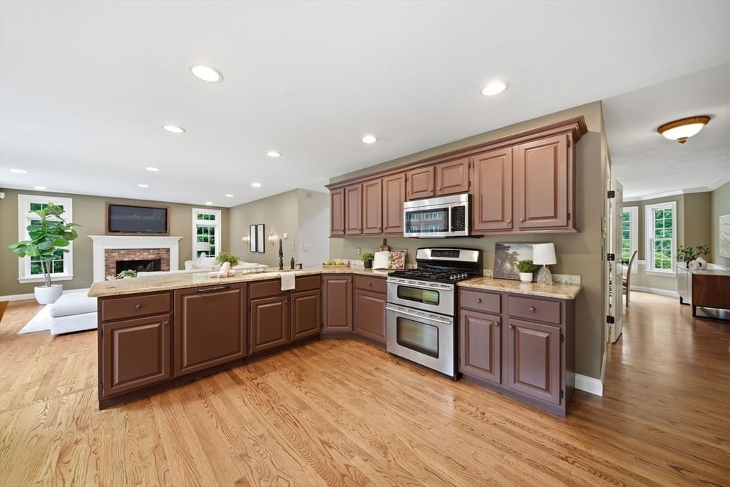 2 Jennifer Dr Westford — Photo 14 of 39