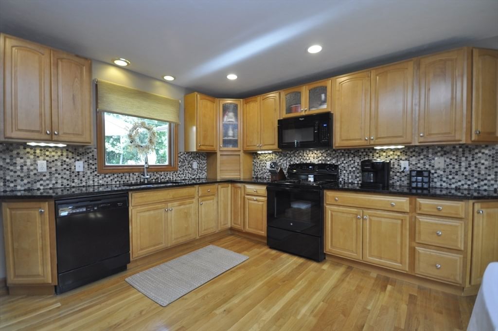 32 Brenda Ave East Bridgewater — Photo 11 of 29