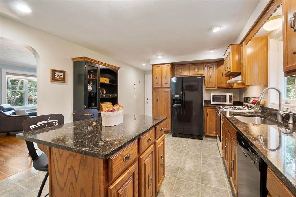 9 Elm Road Westford — Photo 10 of 37