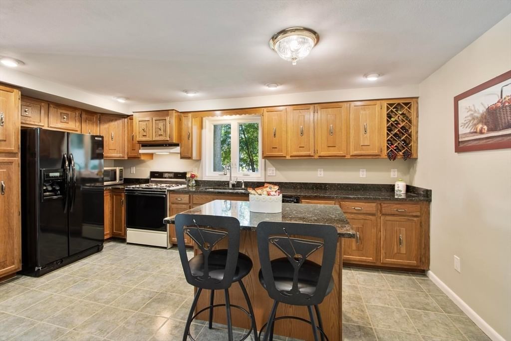 9 Elm Road Westford — Photo 8 of 37