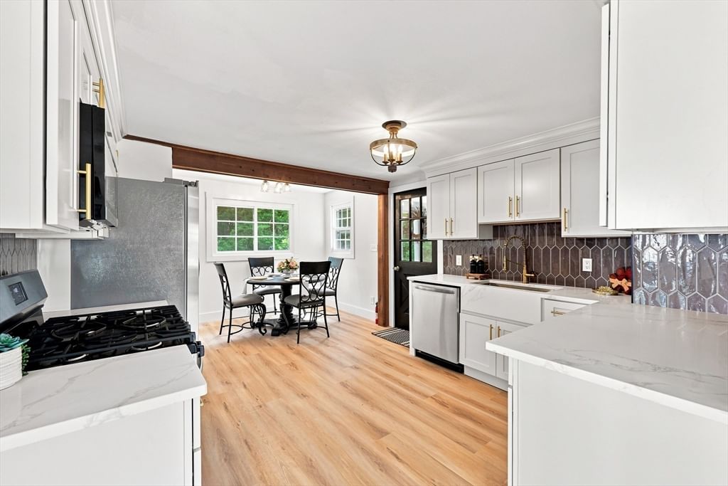101 Smith Ave East Longmeadow — Photo 10 of 37
