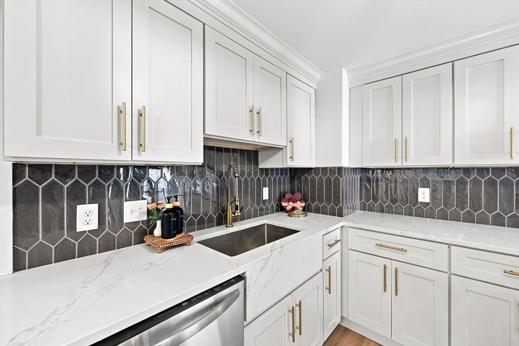 101 Smith Ave East Longmeadow — Photo 12 of 37