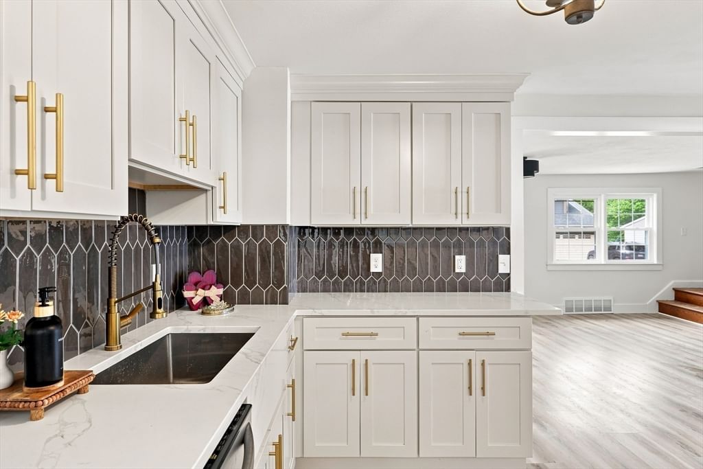 101 Smith Ave East Longmeadow — Photo 13 of 37