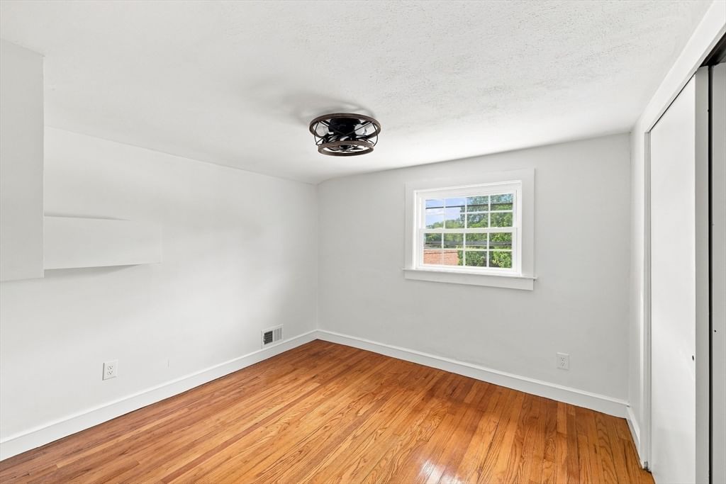 101 Smith Ave East Longmeadow — Photo 26 of 37