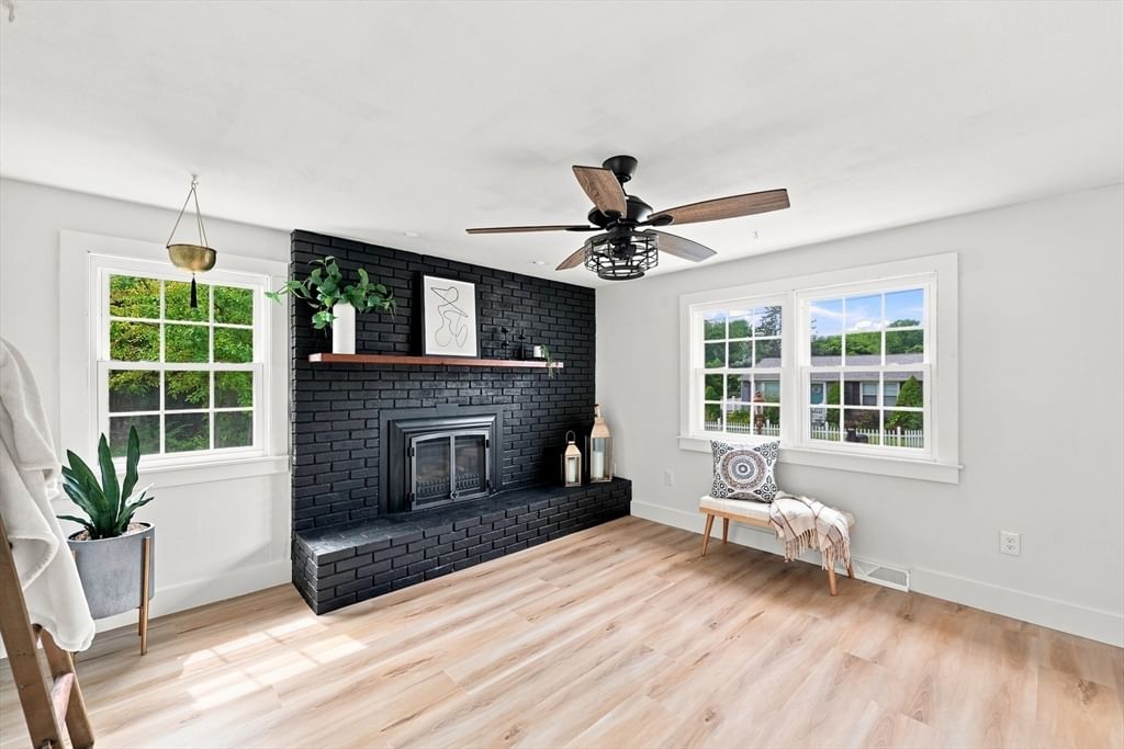 101 Smith Ave East Longmeadow — Photo 5 of 37