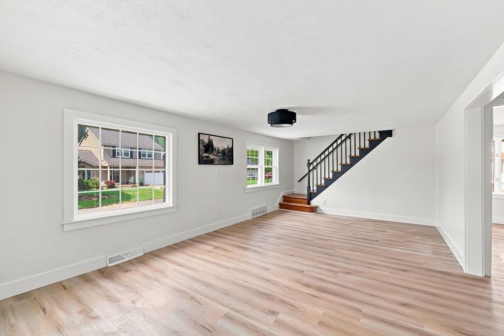 101 Smith Ave East Longmeadow — Photo 6 of 37