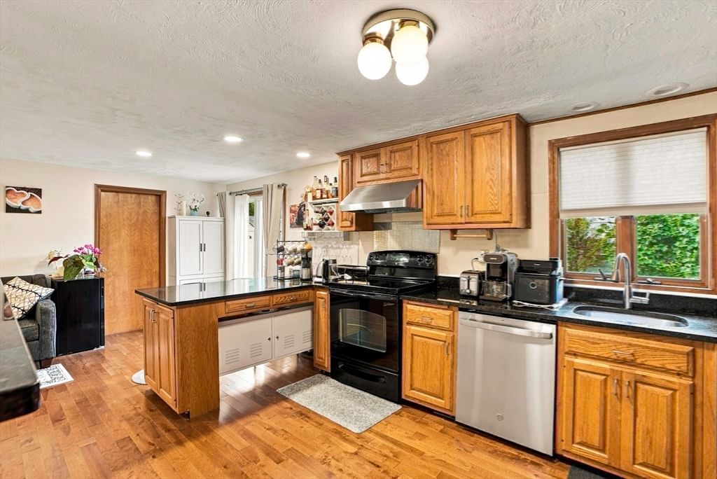 69 Maynard St Newton — Photo 18 of 42