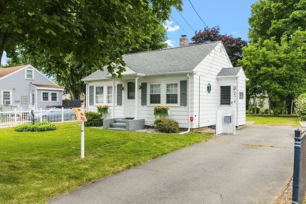 56 Hacker St Fairhaven — Photo 2 of 28