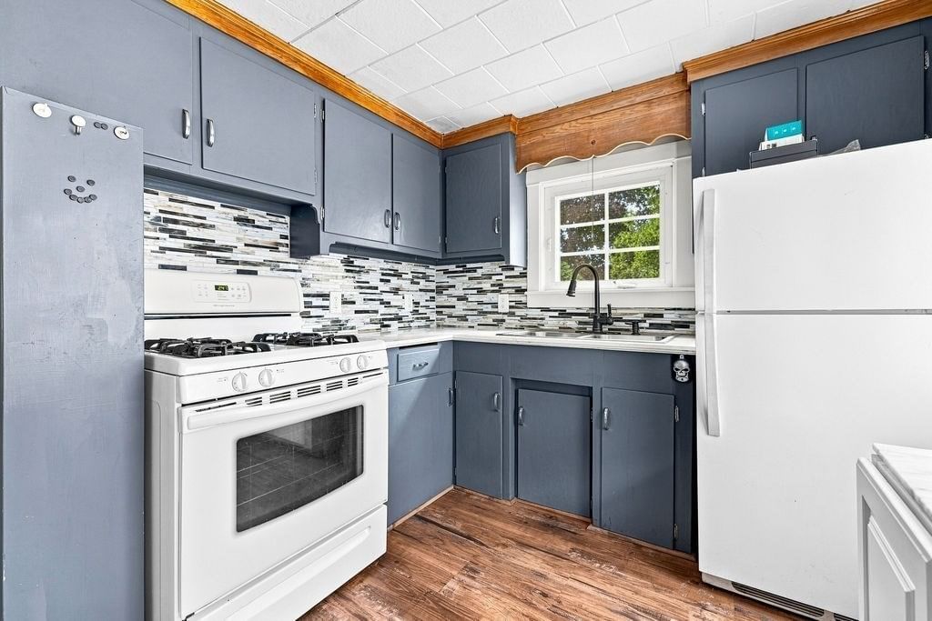 56 Hacker St Fairhaven — Photo 4 of 28