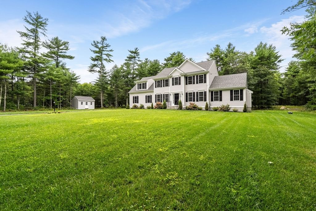 128 Thomas St Middleboro — Photo 4 of 42