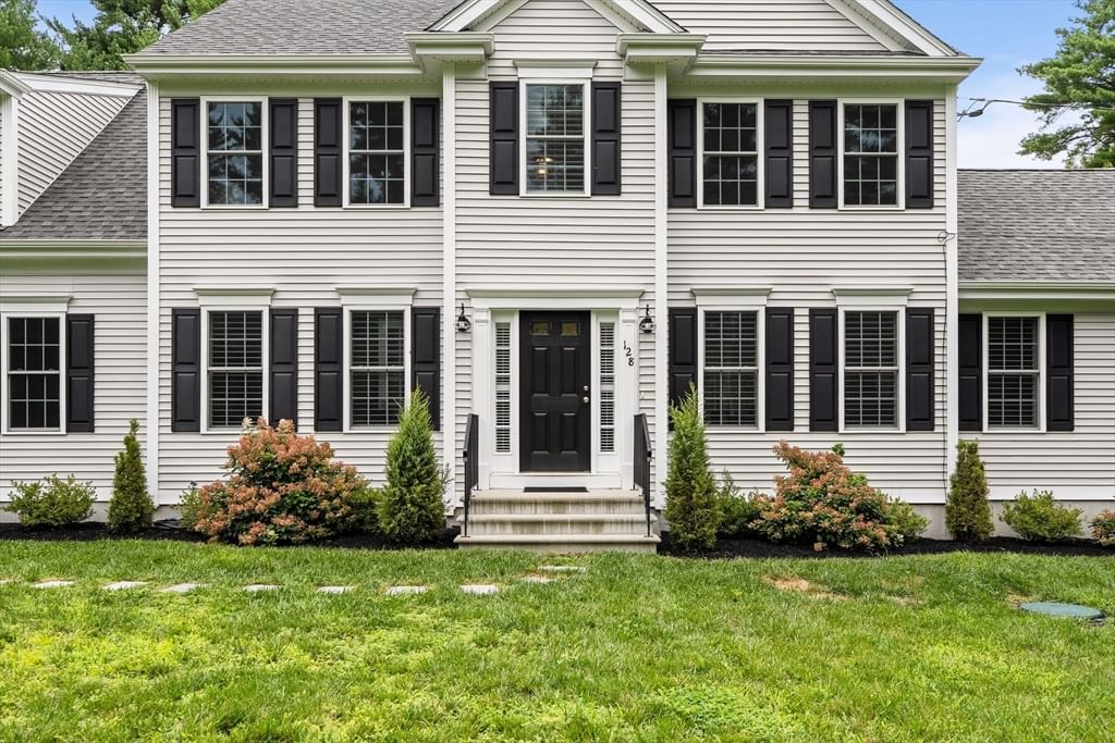 128 Thomas St Middleboro — Photo 5 of 42