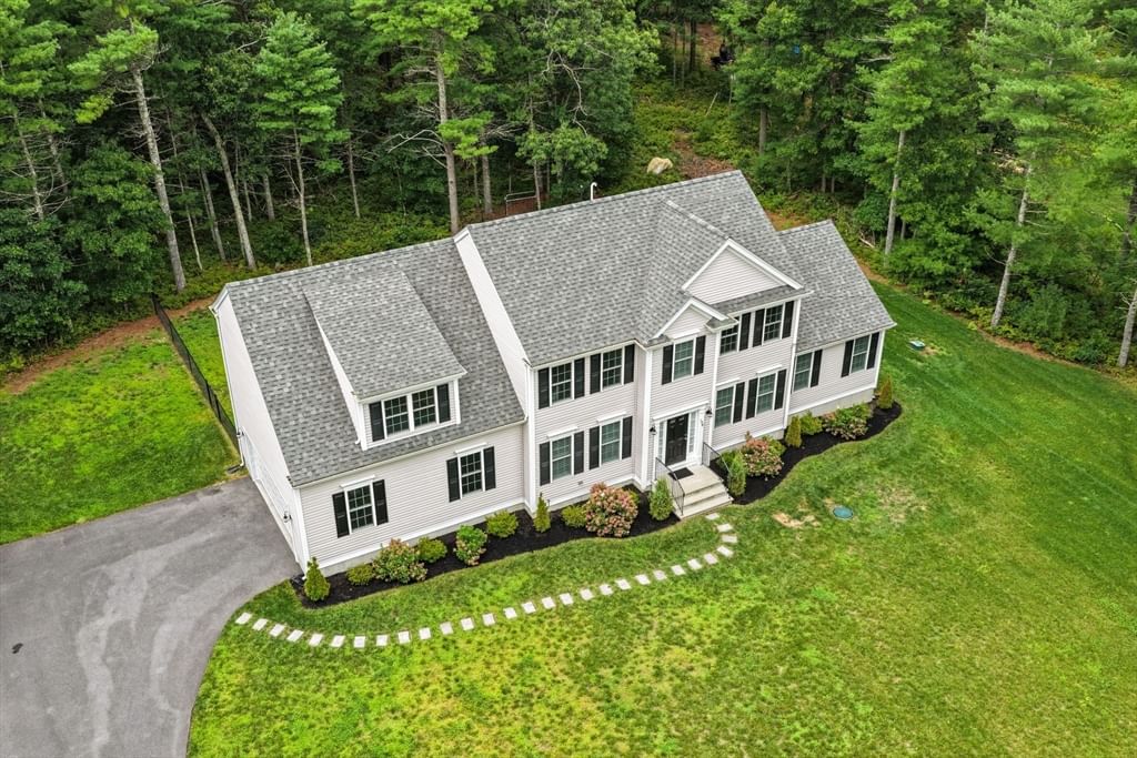 128 Thomas St Middleboro — Photo 6 of 42