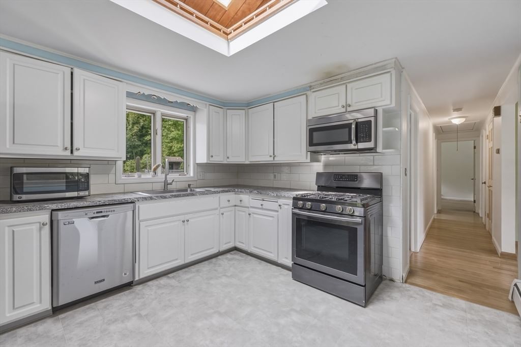 52 Kendall St Granby — Photo 14 of 36