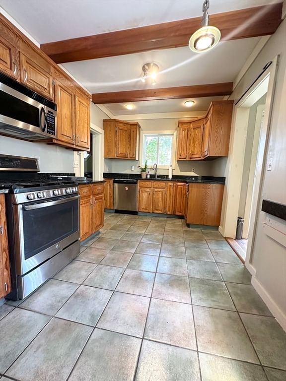 34 Rotch St New Bedford — Photo 23 of 42