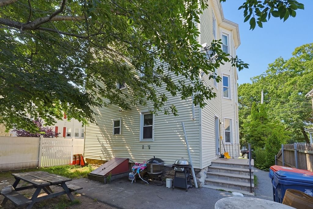 118 Irvington St New Bedford — Photo 13 of 14