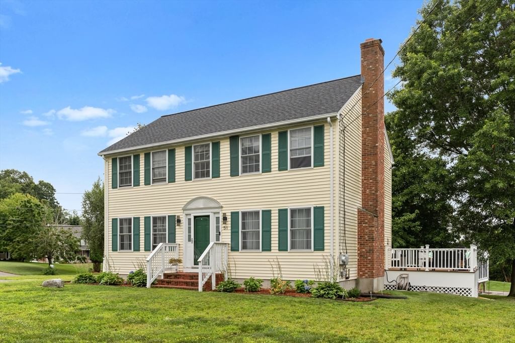 51 Shannon Way North Attleboro — Photo 2 of 31