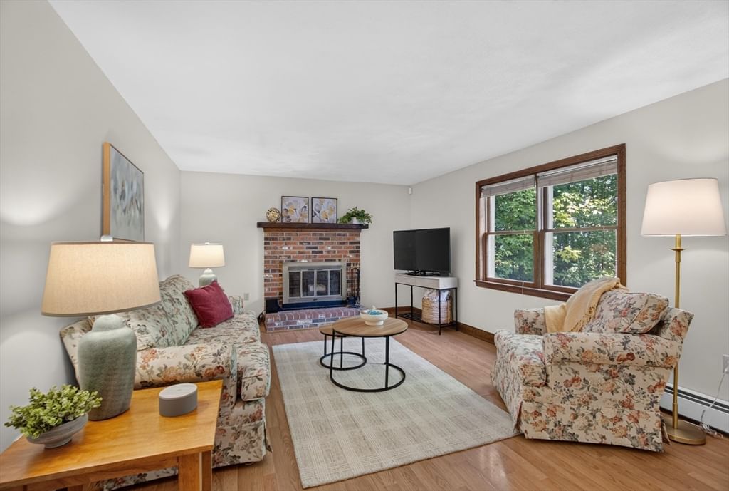 240 Taylor St Littleton — Photo 4 of 32